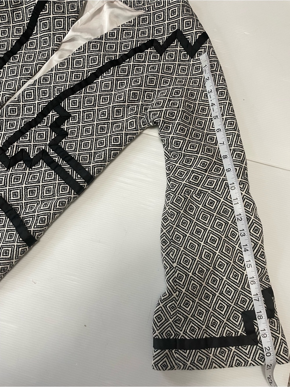 The Jetset Diaries Black & White Geometric Open Front Jacket Cardigan Size XS - Picture 7 of 8